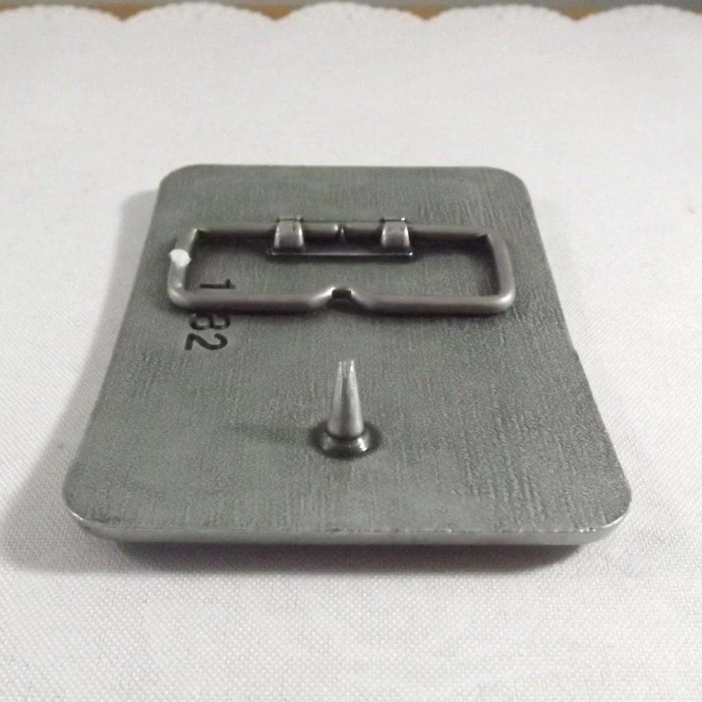 New Holland Reliable Canadian Farmer Belt Buckle - Picture 8 of 9